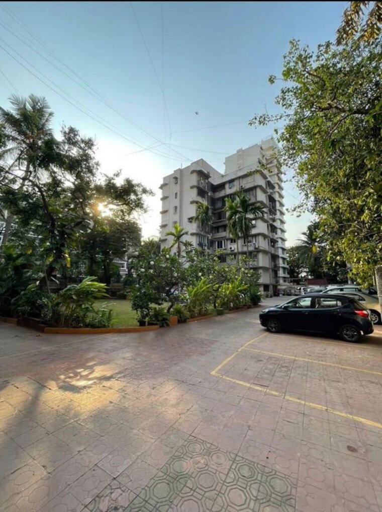  Parking, blue-bird 2 Bedroom 1400 Sq.Ft. Apartment In Pali Hill Mumbai 9818731