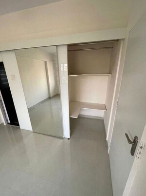 Room in 2 BHK Apartment at Blue Bird, Pali Hill – for Rent