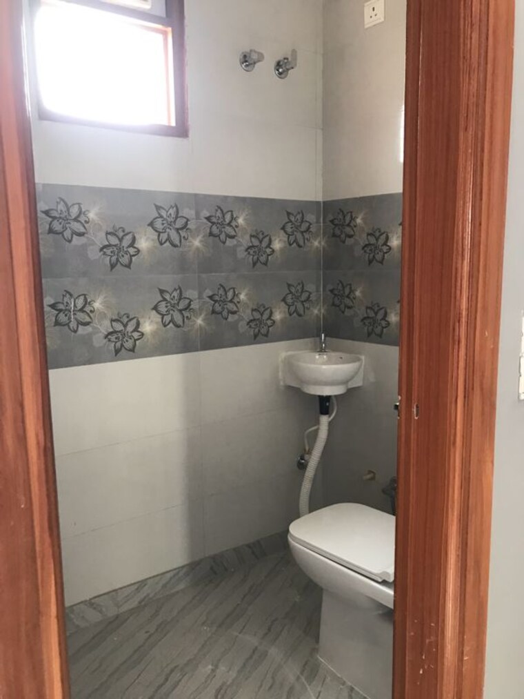 Bathroom, sector 8 dwarka 2 Bedroom 695 Sq.Ft. Builder Floor In Sector 8 Dwarka Delhi 9818890