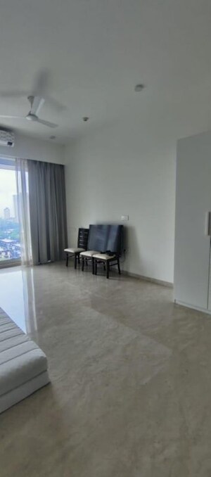 Room in 4 BHK Apartment at Raheja Imperia, Empire Mill – for Rent