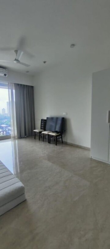 Room in 4 BHK Apartment at Raheja Imperia, Empire Mill – for Rent