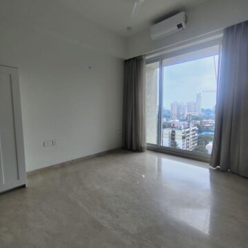 Room in 4 BHK Apartment at Raheja Imperia, Empire Mill – for Rent