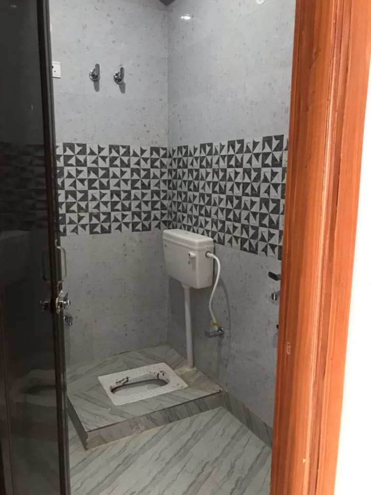 Bathroom, sector 8 dwarka 2 Bedroom 652 Sq.Ft. Builder Floor In Sector 8 Dwarka Delhi 9818991