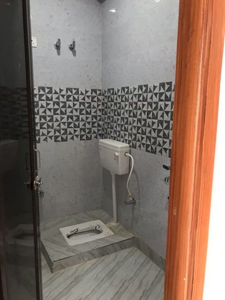 Bathroom, sector 8 dwarka 2 Bedroom 692 Sq.Ft. Builder Floor In Sector 8 Dwarka Delhi 9819007