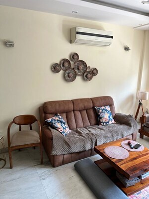 Furnished Amenities in 3 BHK Builder Floor at Shivalik Colony – for Rent
