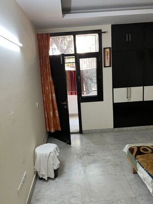 Room in 3 BHK Builder Floor at Shivalik Colony – for Rent