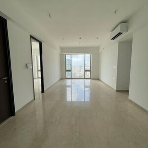 Room in 3 BHK Apartment at Lodha Kiara, Kamala Mill – for Rent