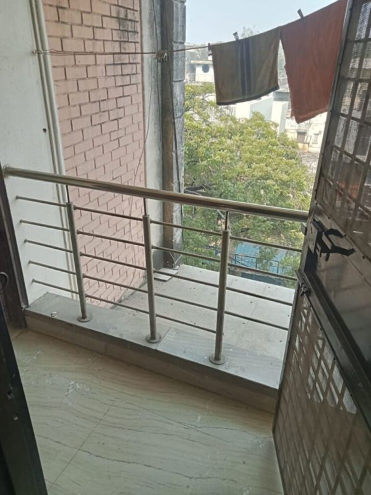 Balcony, lajpat nagar 2 Bedroom 1000 Sq.Ft. Builder Floor In Lajpat Nagar Delhi 9819119