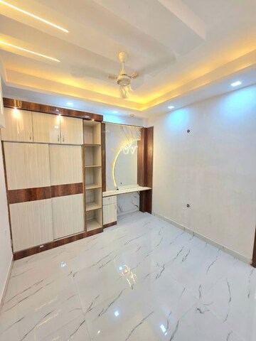 Room in 2 BHK Builder Floor at Sector 16b Greater Noida – for Sale