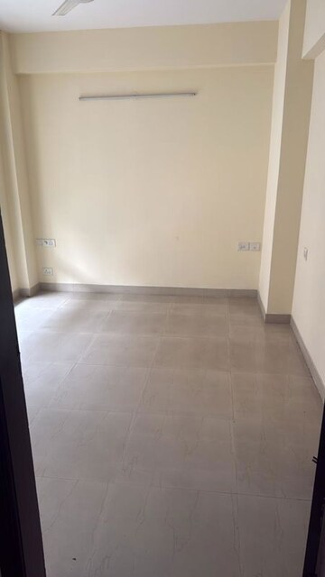 Room in 3.5 BHK Apartment at Jal Vihar Welfare Society, Sector 77 – for Sale