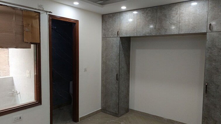 Room, west patel nagar 2 Bedroom 1000 Sq.Ft. Builder Floor In West Patel Nagar Delhi 9819199