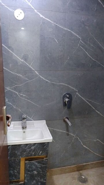 2 BHK Builder Floor For Rent in West Patel Nagar