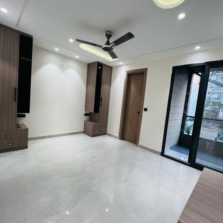 Room, south city 2 4 Bedroom 1500 Sq.Ft. Builder Floor In South City 2 Gurgaon 9819198