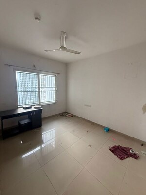 Room in 3 BHK Apartment at Kolte Patil Life Republic, Hinjewadi – for Rent