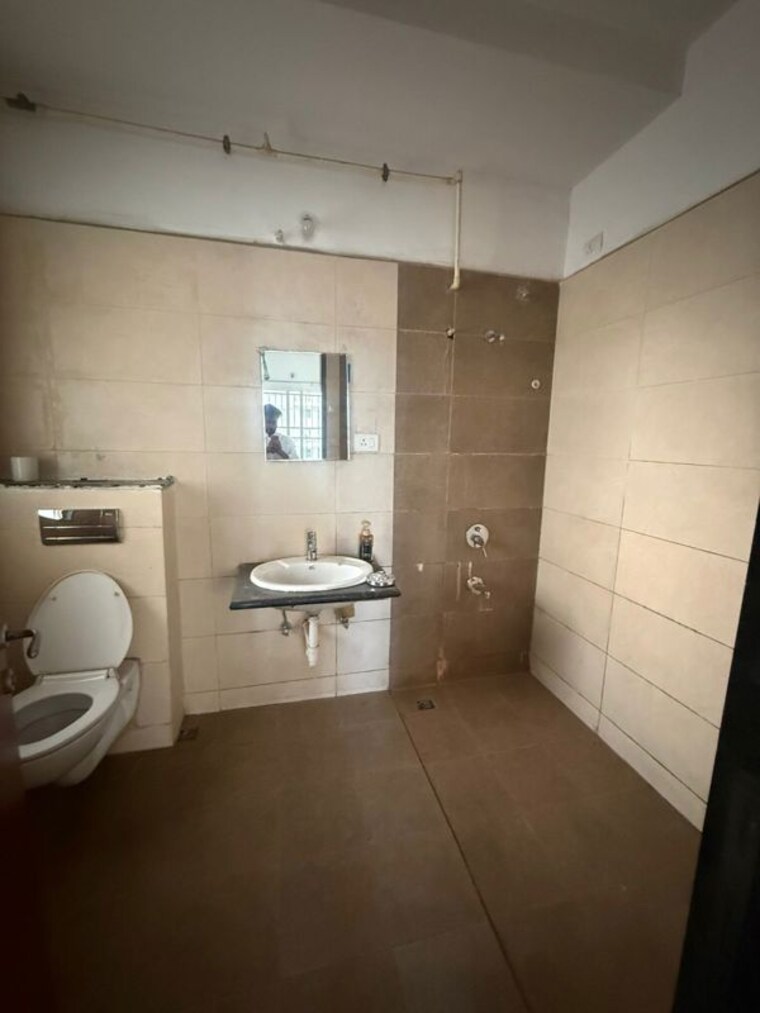 Bathroom, kolte-patil-life-republic 3 Bedroom 1500 Sq.Ft. Apartment In Hinjewadi Pune 9819250