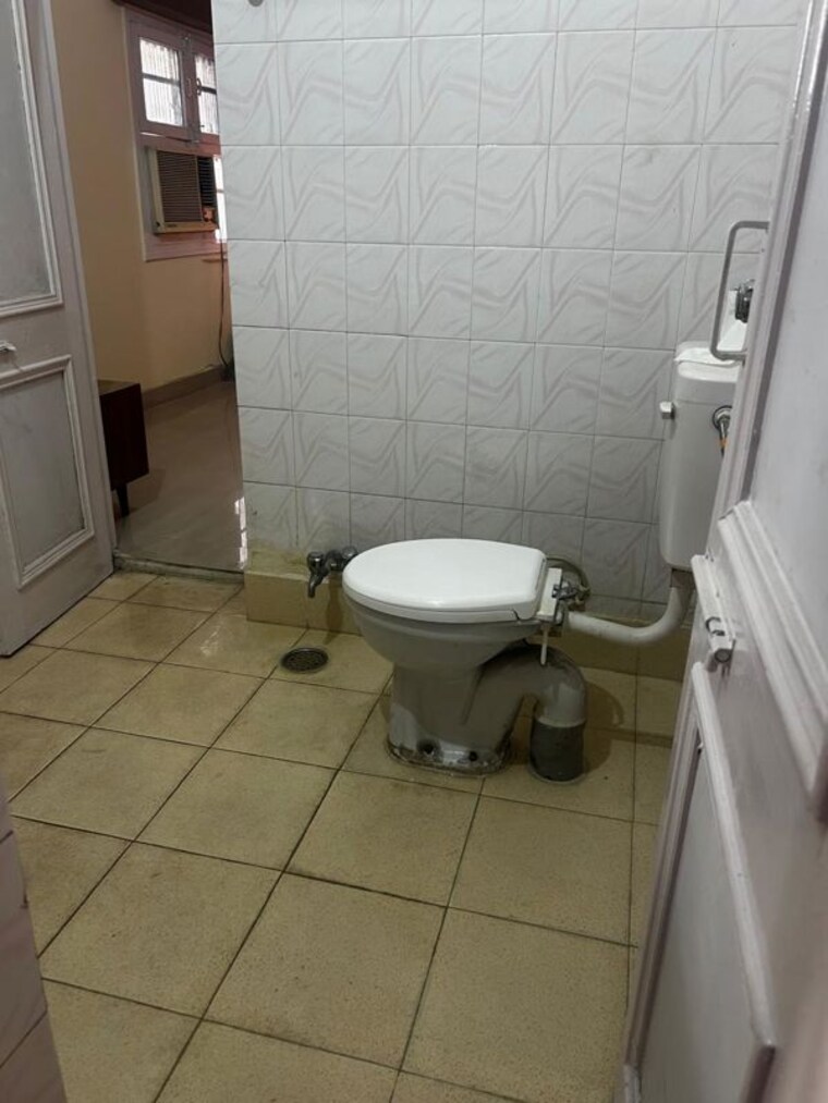 Bathroom, sector 43 3 Bedroom 1000 Sq.Ft. Apartment In Sector 43 Chandigarh 9819264