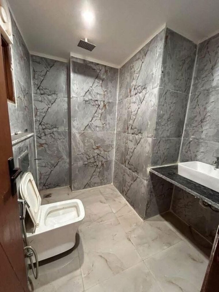 Bathroom, chattarpur 3 Bedroom 1220 Sq.Ft. Builder Floor In Chattarpur Delhi 9819269