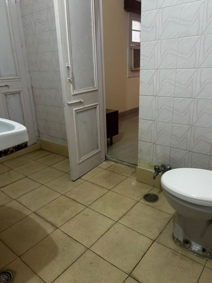 Bathroom, sector 46 2 Bedroom 1000 Sq.Ft. Builder Floor In Sector 46 Chandigarh 9819273