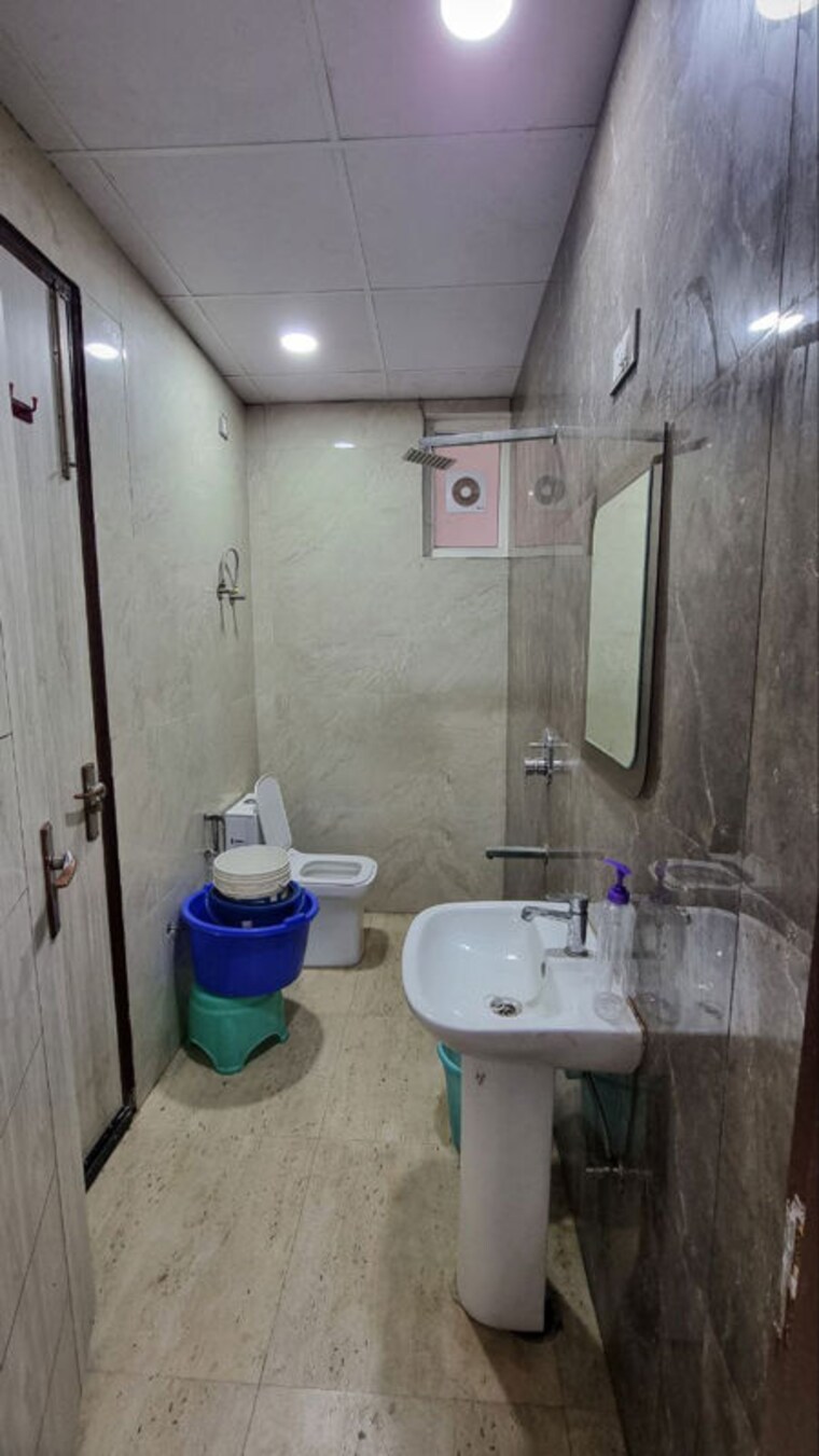 Bathroom, bliss-heights 3 Bedroom 1000 Sq.Ft. Apartment In Sector 104 Noida 9819282