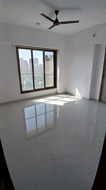 Room in 3 BHK Apartment at Kandivali West – for Sale