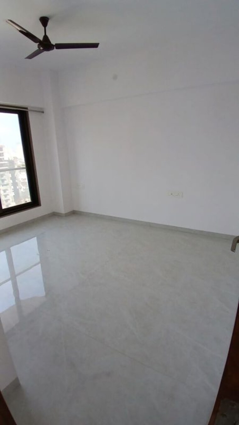 Room, kandivali west 3 Bedroom 1156 Sq.Ft. Apartment In Kandivali West Mumbai 9819284