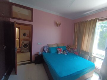 Bedroom in 3 BHK Builder Floor at Sector 38 – for Rent