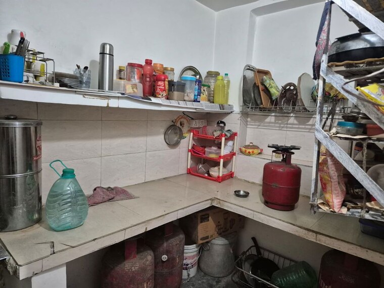 Kitchen, mayur vihar 1.5 Bedroom 750 Sq.Ft. Apartment In Mayur Vihar Delhi 9819311