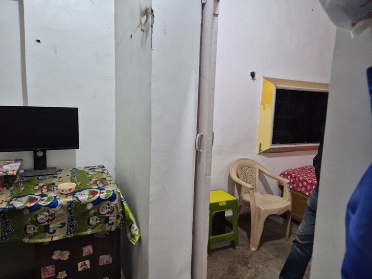 Bedroom, mayur vihar 1.5 Bedroom 750 Sq.Ft. Apartment In Mayur Vihar Delhi 9819311