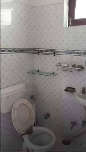 Bathroom in 2 BHK Apartment at Hazratganj – for Rent