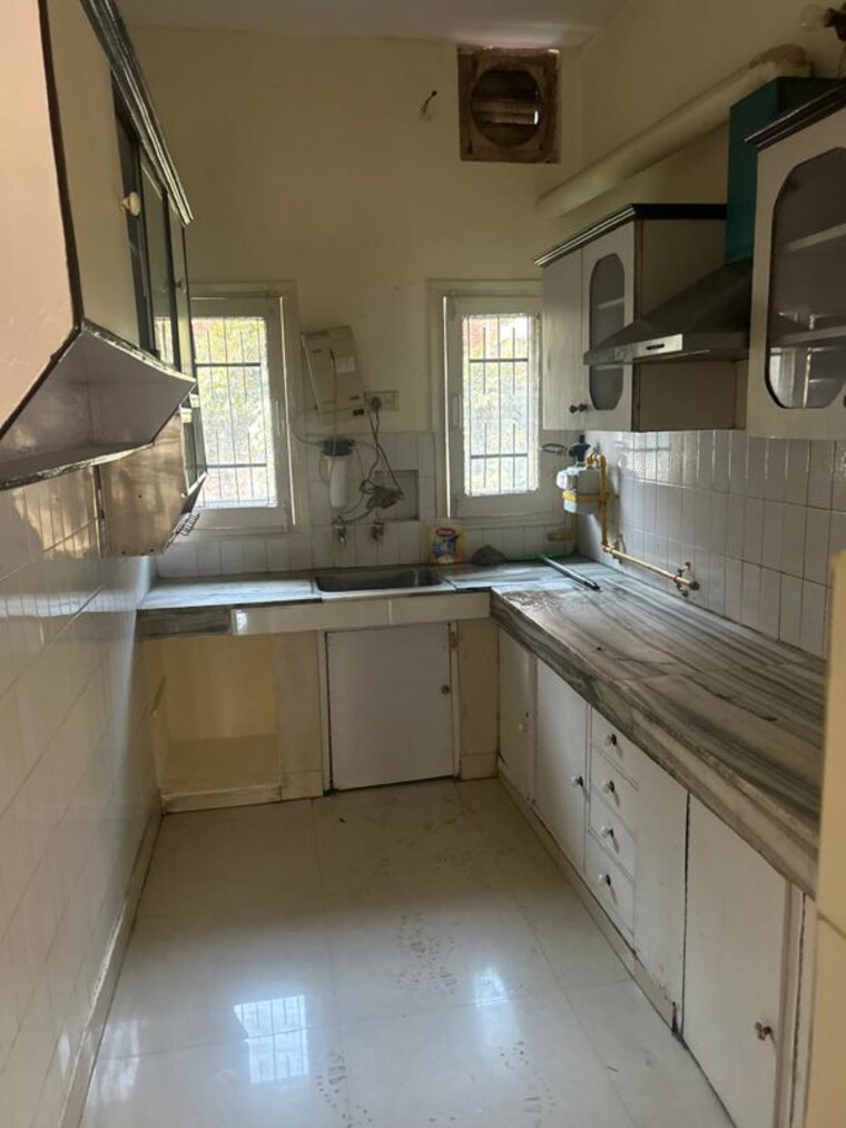 Kitchen, sector 44 4 Bedroom 2000 Sq.Ft. Builder Floor In Sector 44 Chandigarh 9819301