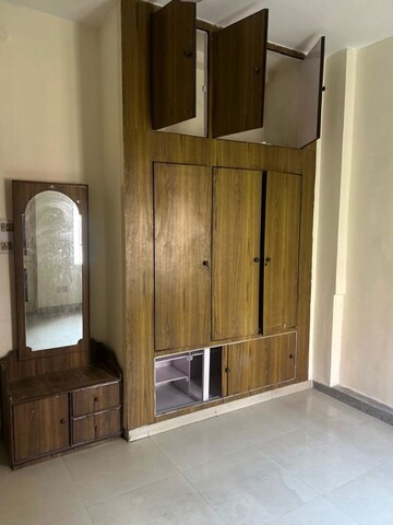 Furnished Amenities in 4 BHK Builder Floor at Sector 44 – for Rent