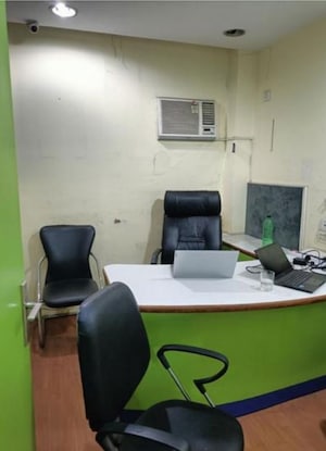  Office Space For Rent in Hazratganj