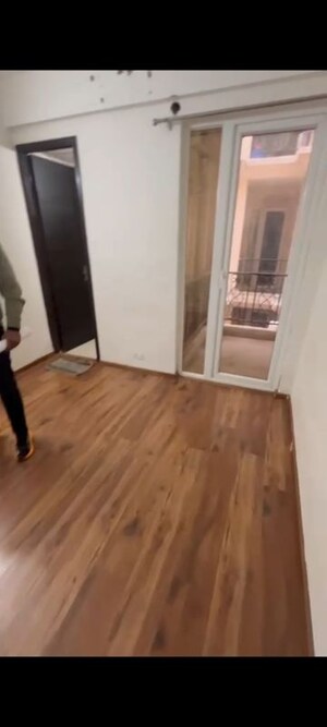 Room in 3 BHK Apartment at Signature Global Park 4 and 5, Sohna Sector 36 – for Rent