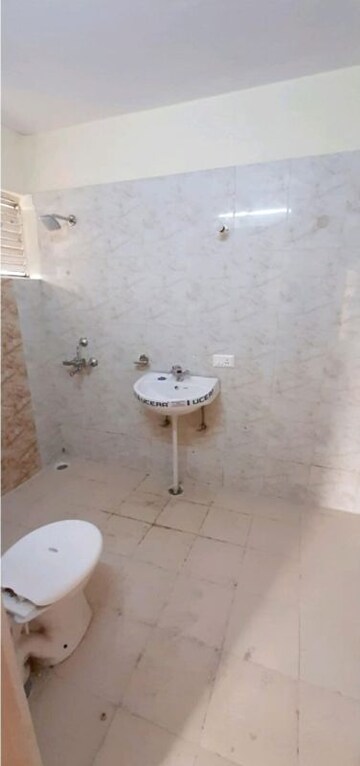 Bathroom in 2 BHK Apartment at Gomti Nagar – for Rent