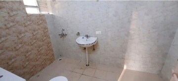 Bathroom in 2 BHK Apartment at Gomti Nagar – for Rent