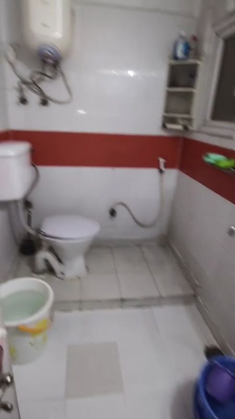 Bathroom, amrapali-empire 2 Bedroom 1000 Sq.Ft. Apartment In Sain Vihar Ghaziabad 9819398