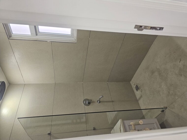 Bathroom, surajmal vihar 3 Bedroom 200 Sq.Yd. Builder Floor In Surajmal Vihar Delhi 9819376