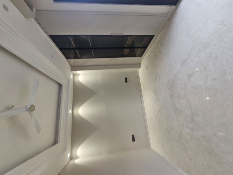 Kitchen, surajmal vihar 3 Bedroom 200 Sq.Yd. Builder Floor In Surajmal Vihar Delhi 9819376