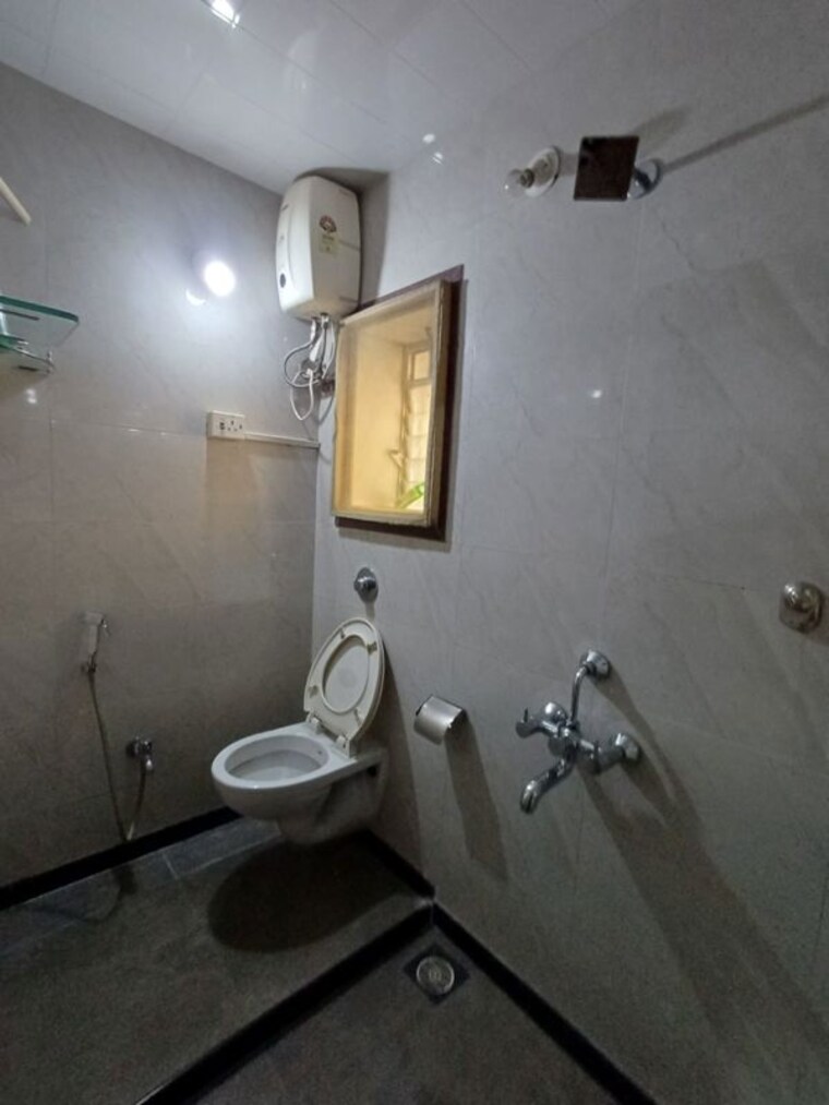 Bathroom, centre-point-society 2 Bedroom 770 Sq.Ft. Apartment In Panch Pakhadi Thane 9819420
