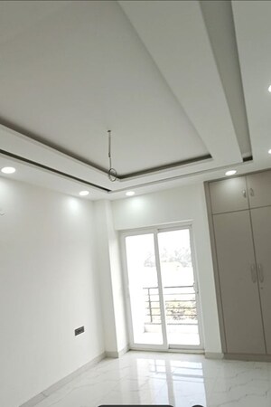 Furnished Amenities in 3 BHK Builder Floor at Sector 8 – for Sale