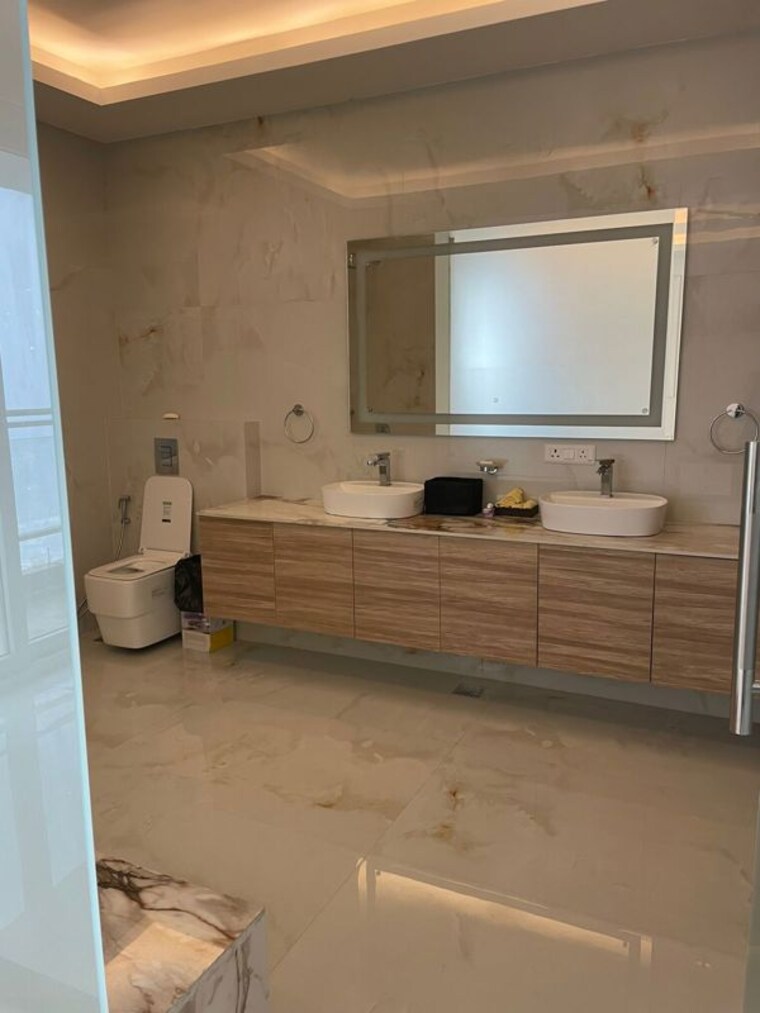 Bathroom, mahagun-mezzaria 4 Bedroom 3525 Sq.Ft. Apartment In Sector 78 Noida 9819434