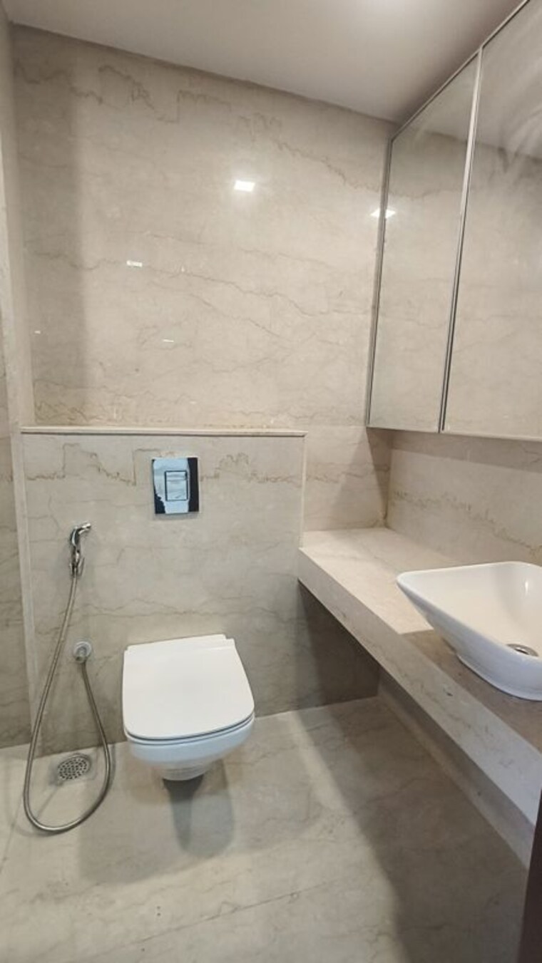 Bathroom, lodha-azzuro 3 Bedroom 1098 Sq.Ft. Apartment In Parel Mumbai 9819440
