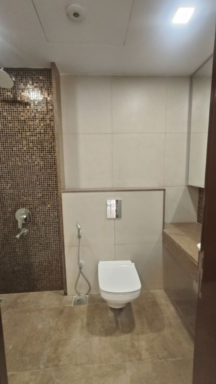 Bathroom, lodha-azzuro 3 Bedroom 1098 Sq.Ft. Apartment In Parel Mumbai 9819440