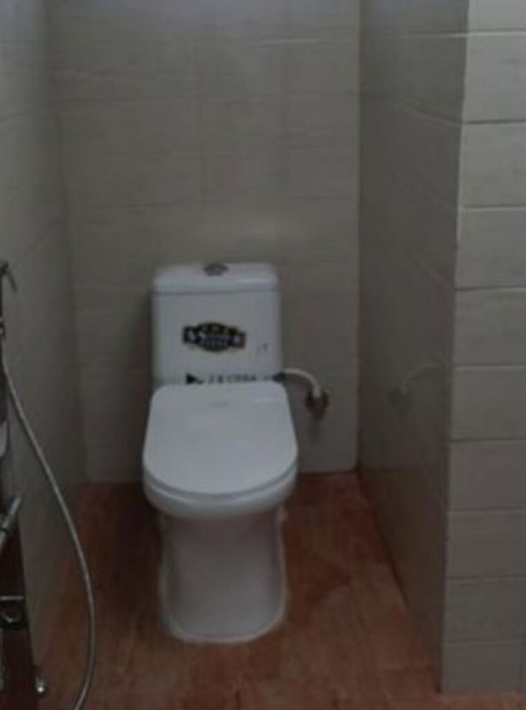 Attached Bathroom, hazratganj 3 Bedroom 2250 Sq.Ft. Apartment In Hazratganj Lucknow 9819470