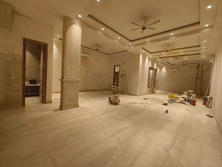  Parking, greater kailash part 3 Commercial Co Working Space 217 Sq.Yd. In Greater Kailash Part 3 Delhi 9819489