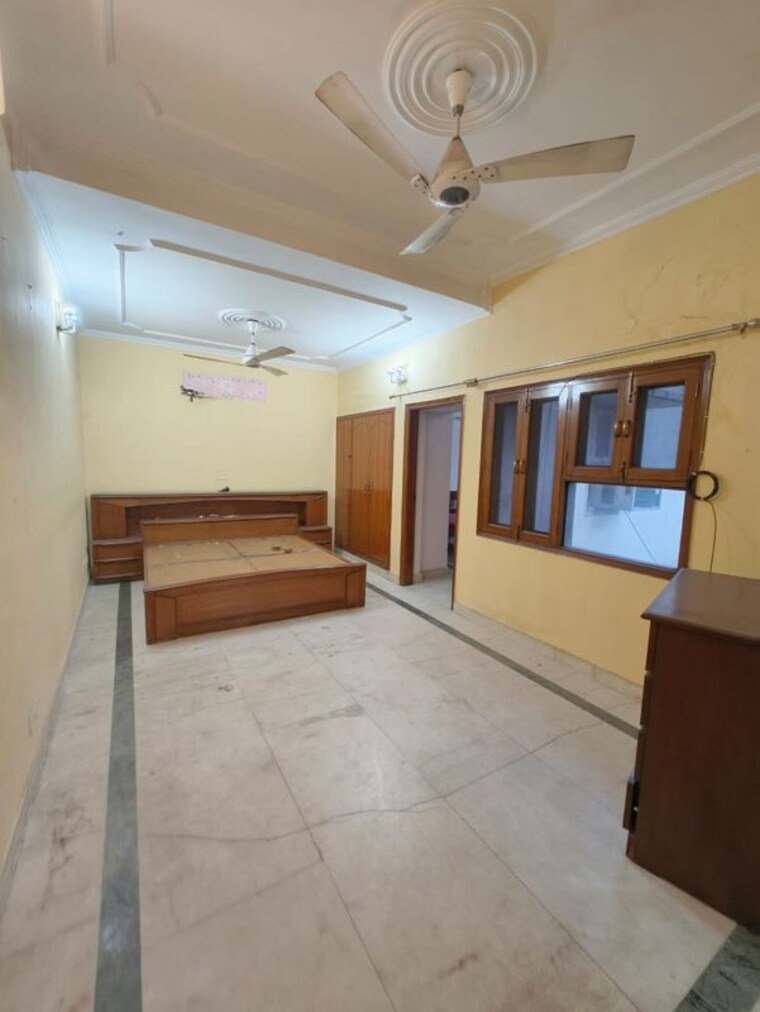 Room, masjid moth 2 Bedroom 1100 Sq.Ft. Builder Floor In Masjid Moth Delhi 9819497