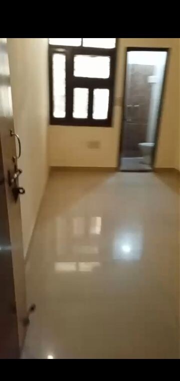 Room in 3 BHK Builder Floor at Mahavir Enclave – for Rent