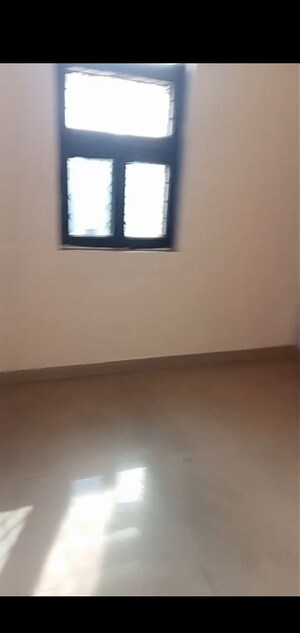 Room in 3 BHK Builder Floor at Mahavir Enclave – for Rent