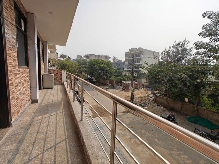 Balcony, sector 45 2 Bedroom 190 Sq.Yd. Builder Floor In Sector 45 Gurgaon 9819507