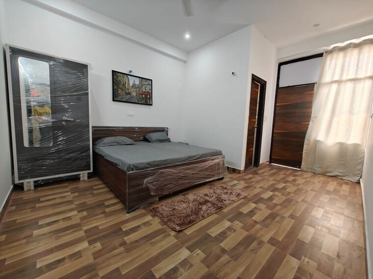 Bedroom, sector 45 2 Bedroom 190 Sq.Yd. Builder Floor In Sector 45 Gurgaon 9819507